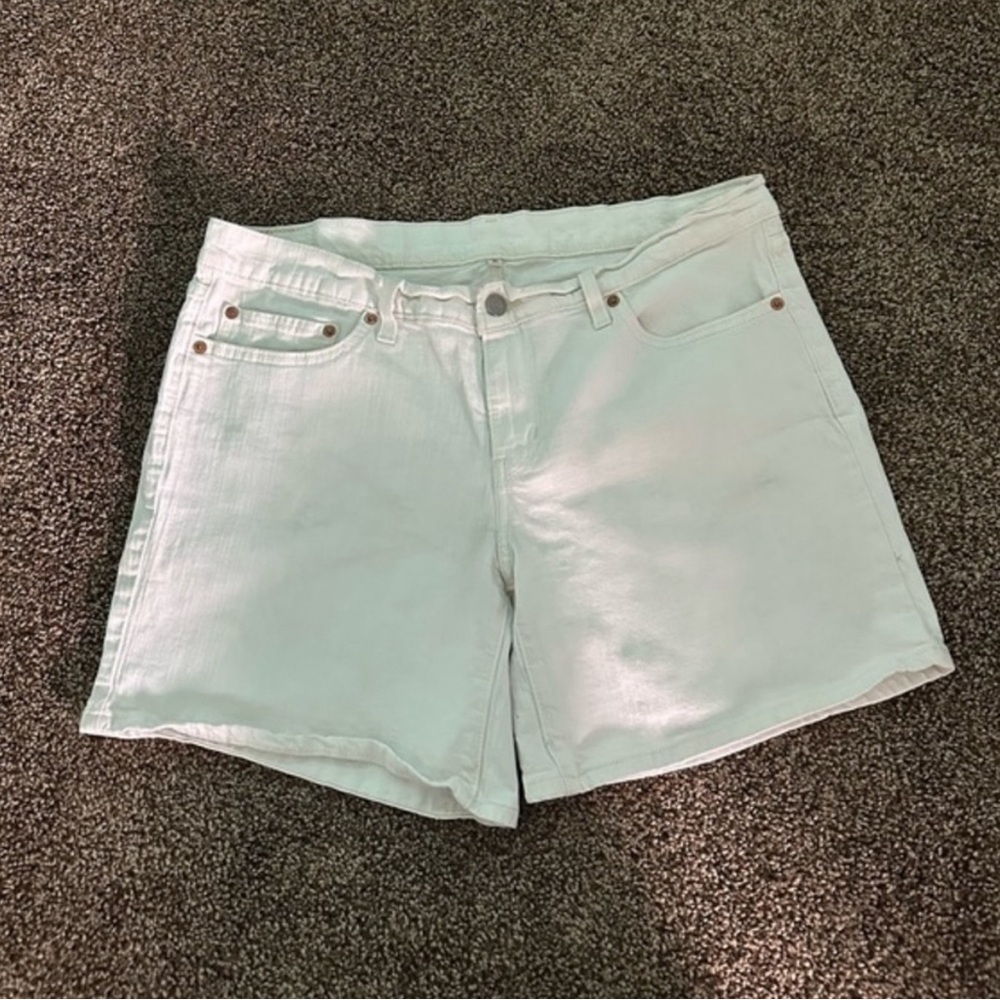 Levi’s White Denim Jean Shorts Size 31